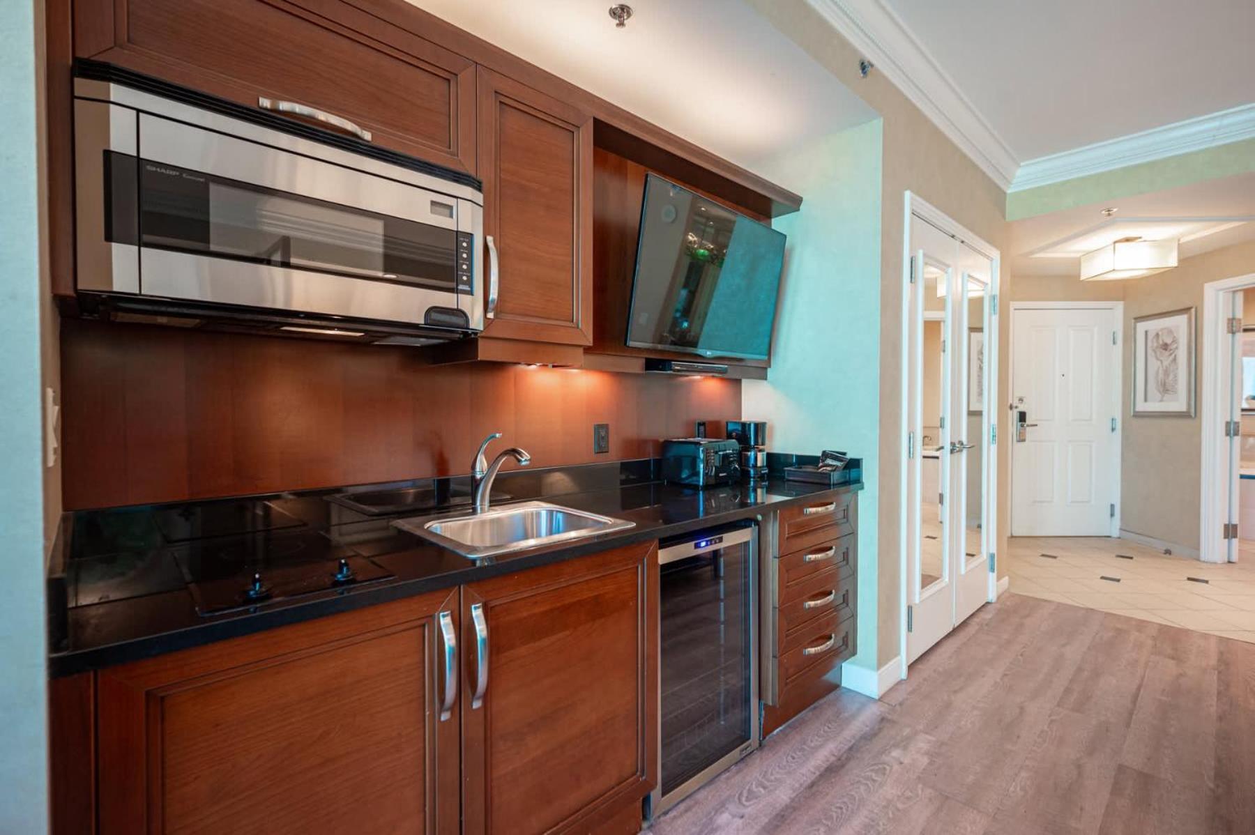 No Fee Strip View + Free Valet + Pool Holiday home Las Vegas